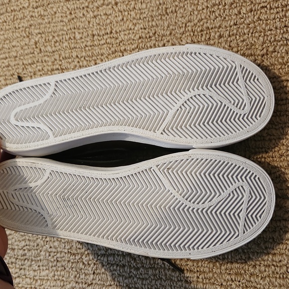 NWOT Nike Blazer Low Metallic Sneakers Size 6 - Picture 4 of 6